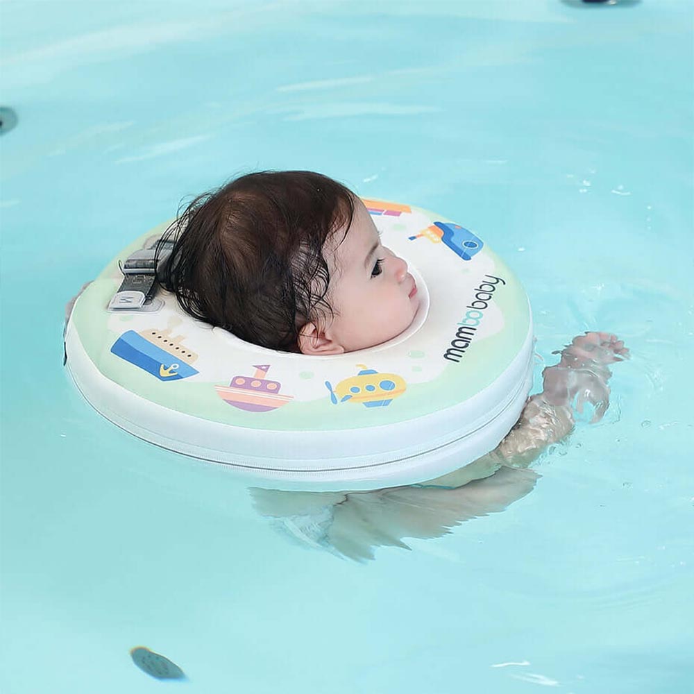 De Mambobaby™ Luxe Nek Zwemband in Bloemen en Bootjes designs voor baby's 0-12 maanden.